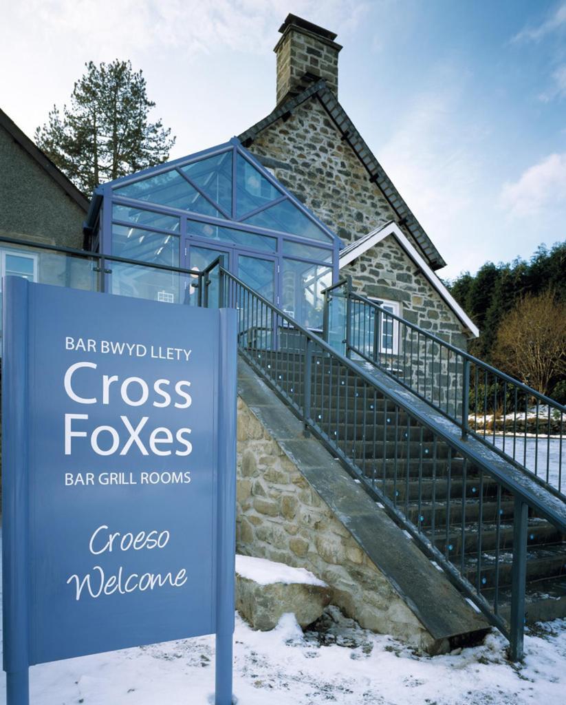 Cross Foxes - Bar Grill Rooms Dolgellau Exteriér fotografie